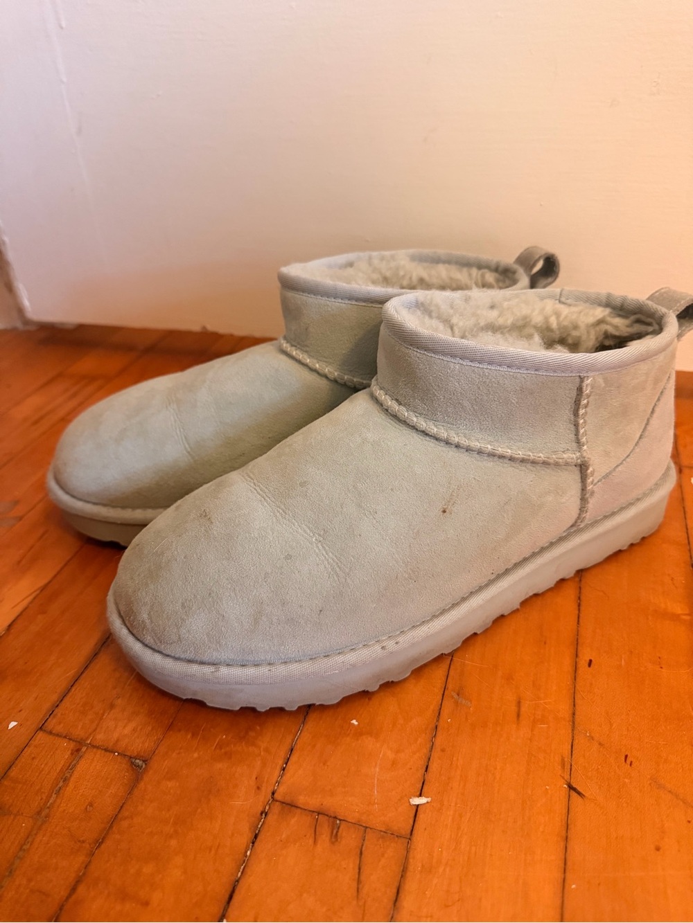 Uggs - Picture 4 of 8